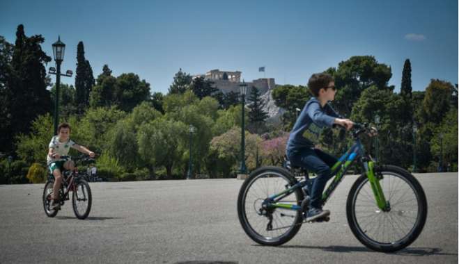 Με υψηλές θερμοκρασίες φεύγει ο Μάρτιος - Ερχονται έντονες μεταβολές με σκόνη και νέο κύμα κακοκαιρίας