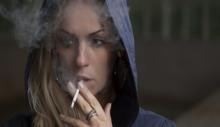 Αντικαπνιστικός νόμος: Πού απαγορεύεται πλέον το κάπνισμα – Τσουχτερά πρόστιμα/έλεγχοι