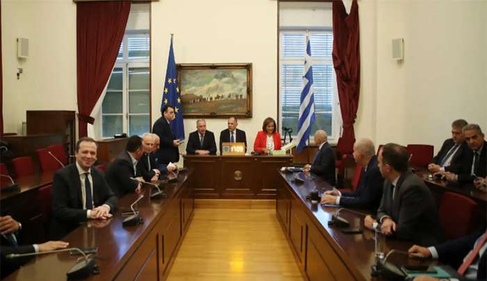 Ενημέρωση των βουλευτών της ΝΔ που μετέχουν στη διαρκή επιτροπή Άμυνας και Εξωτερικών υποθέσεων από τον Γιώργο Γεραπετρίτη   INTIME NEWS/ EΥΑΓΓΕΛΑΤΟΣ ΑΛΕΞΑΝΔΡΟΣ