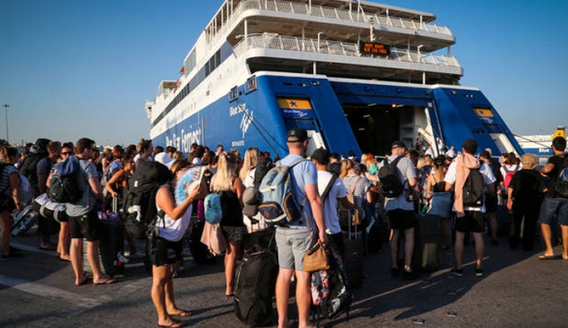 Δεκαπενταύγουστος 2018: Όπου φύγει - φύγει οι Αθηναίοι - Αυξημένη η κίνηση στα λιμάνια