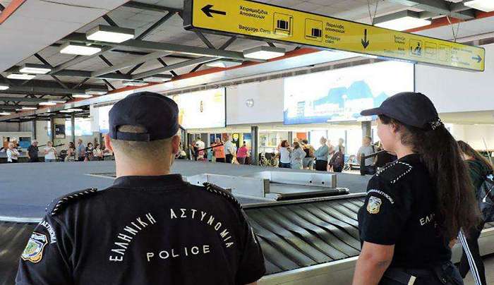 Τάκης Θεοδωρικάκος: «Διπλάσιοι σε σχέση με πέρυσι οι αστυνομικοί στα αεροδρόμια και τις πύλες εισόδου της χώρας»
