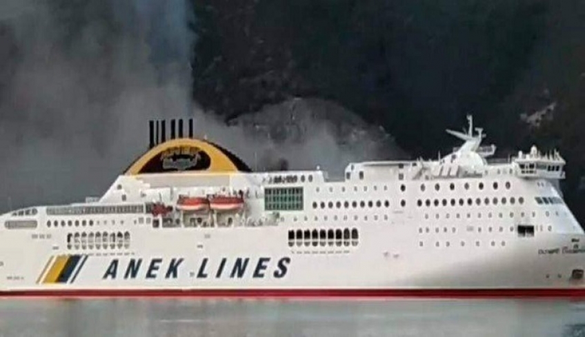 Συναγερμός: Πυρκαγιά σε πλοίο με 538 επιβάτες στην Ηγουμενίτσα [βίντεο]