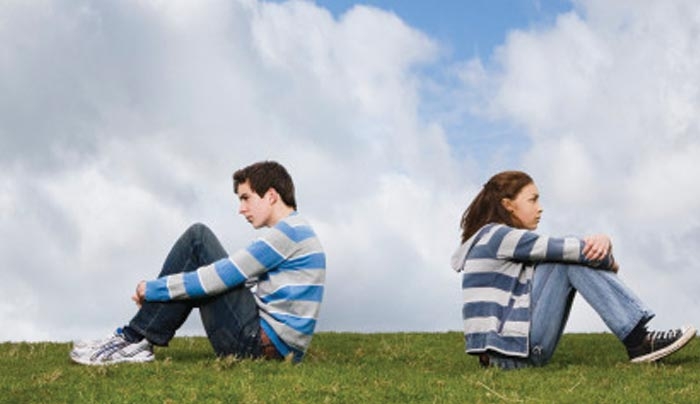 6 σημάδια ότι ο σύντροφός σας δεν είναι ευτυχισμένος με τη σχέση σας (αλλά δεν σας το λέει)