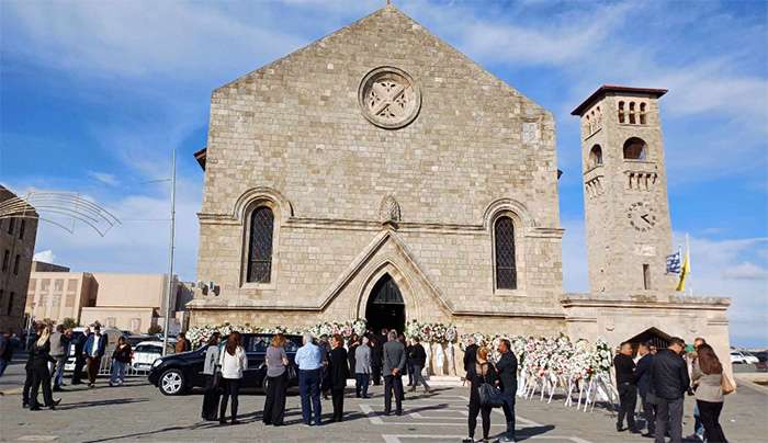 Σε κλίμα οδύνης και βαθιάς συγκίνησης η Ροδιακή κοινωνία αποχαιρέτισε τον πρώην δήμαρχο Ρόδου Φώτη Χατζηδιάκο