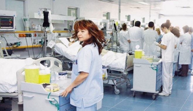 Άγριο στρίμωγμα τρόικας στον Κουρουμπλή – Zητούν ξανά το «5ευρω» στα νοσοκομεία!