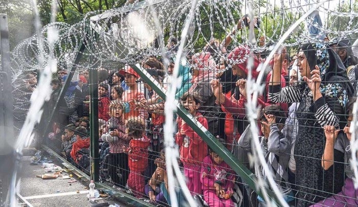 Απέλαση οικονομικών μεταναστών κι αποδοχή προσφύγων στα σχέδια της Κομισιόν