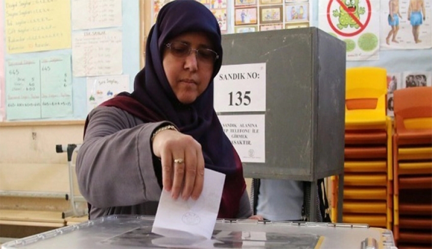 «Εκλογές» στα Κατεχόμενα: Ερσίν Τατάρ και Μουσταφά Ακιντζί πάνε σε δεύτερο γύρο