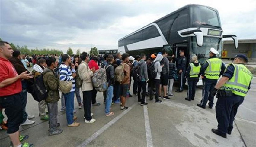 Αντιδράσεις, επεισόδια και διαμαρτυρίες: Κάτοικοι σε Γιαννιτσά και Σέρρες έκαναν μπλόκα για να μην προσεγγίσουν λεωφορεία με πρόσφυγες (βίντεο)