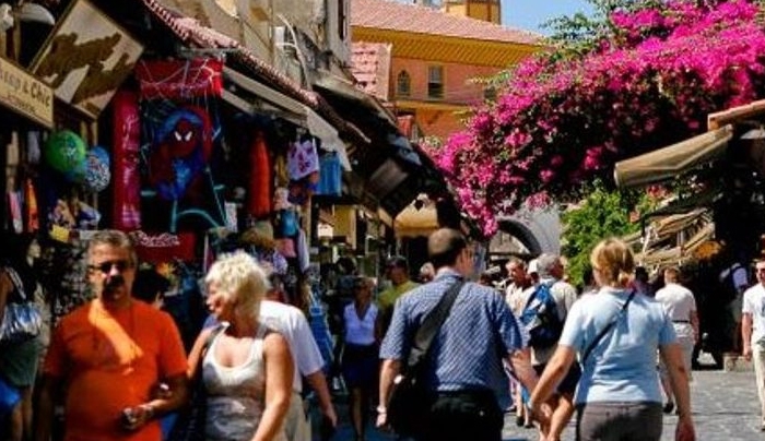 Με το "δεξί" ξεκίνησε η τουριστική περίοδος