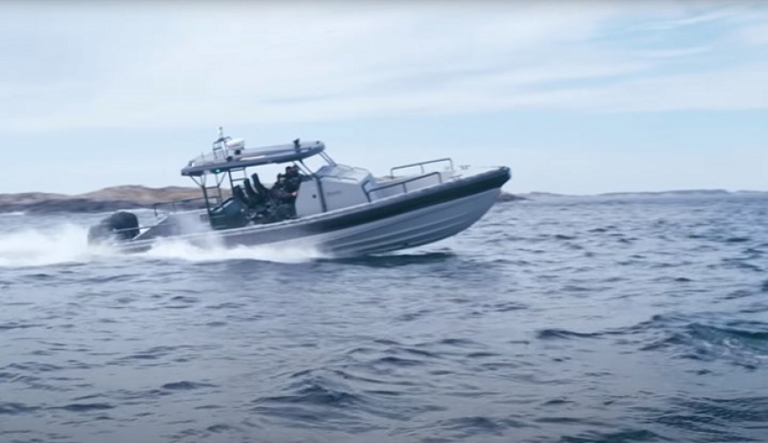 O Αρχηγός ΓΕΕΘΑ δοκίμασε με ΟΥΚάδες το νέο σκάφος των Ειδικών Δυνάμεων - ΦΩΤΟ