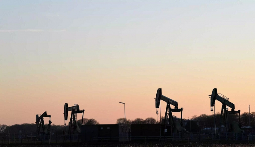 Βουτιά του πετρελαίου μετά την απόφαση της Ρωσίας να χαλαρώσει τον κλοιό στο Κίεβο