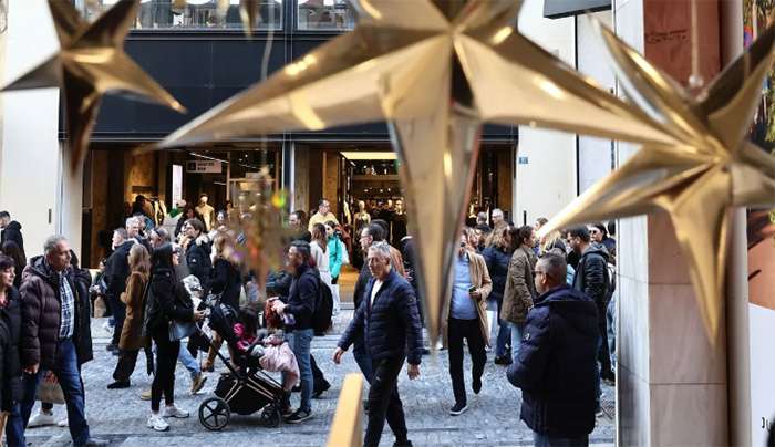 Εορταστικό ωράριο Χριστουγέννων: Πότε ξεκινά - Πώς θα λειτουργήσουν τα καταστήματα