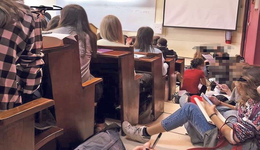Ελλείψεις κτιρίων και καθηγητών στα ΑΕΙ: «Οι φοιτητές κάθονται σε πατώματα και παράθυρα»