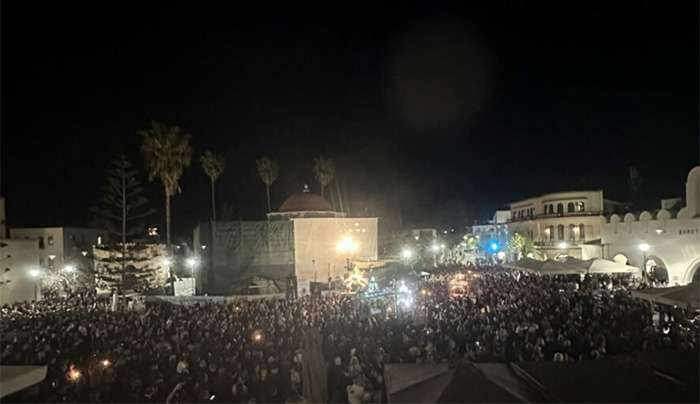 Η περιφορά και συνάντηση όλων των Επιταφίων της Κω με πλήθος κόσμου στην πλατεία Ελευθερίας