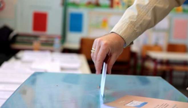 Δημοσκόπηση: Μπροστά με 7,3% η ΝΔ-Τι λένε οι πολίτες για την ακρίβεια