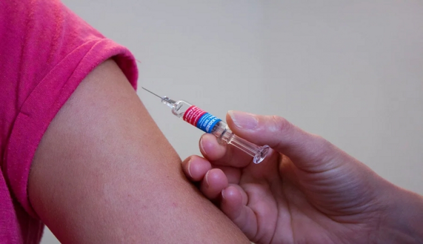 Στο τραπέζι ο εμβολιασμός παιδιών 12 με 15 ετών, επιφυλακτική η Επιτροπή για μικρότερους