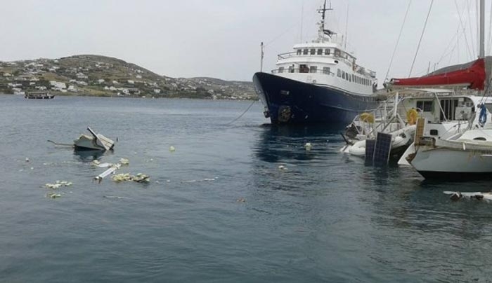 Πάρος: Ο καπετάνιος τα έκανε θάλασσα στο λιμάνι - Άφωνοι οι επιβάτες του πλοίου που βλέπετε (Φωτό)!