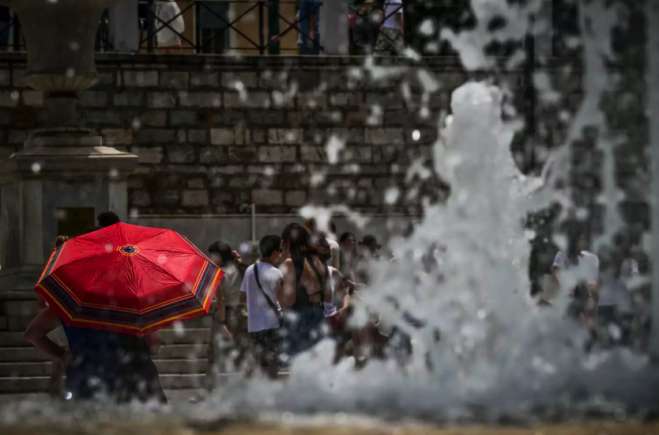 Καιρός σήμερα: Καύσωνας και αφρικανική σκόνη την Τετάρτη
