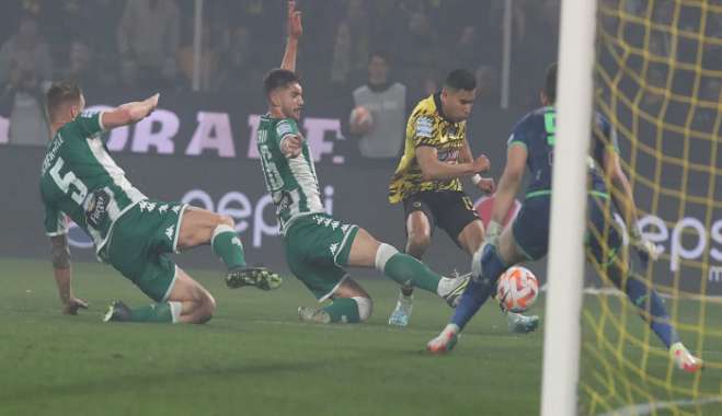 Super League: «Φωτιά» στη μάχη της κορυφής -Η βαθμολογία μετά τη νίκη της ΑΕΚ επί του Παναθηναϊκού