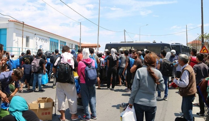 Χάος στην Λέσβο με τους μετανάστες: Κούρδοι εγκατέλειψαν τη Μόρια μετά τις βίαιες συμπλοκές
