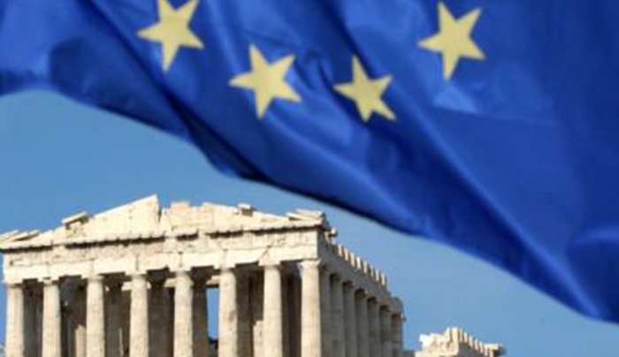 Παράταση του ελληνικού προγράμματος κατά έξι μήνες εξετάζει η Ευρωζώνη