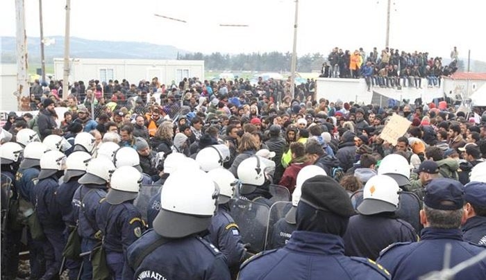 Ασφυκτική η κατάσταση στον Πειραιά -KΑΝΕΝΑΣ στην Κω (ΠΙΝΑΚΑΣ)