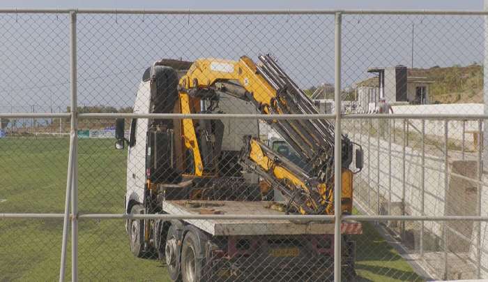 Το δημοτικό γήπεδο της Καρδάμαινας αποκτά για πρώτη φορά υπερσύγχρονους πυλώνες φωτισμού