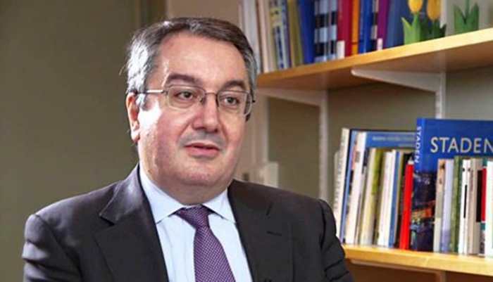 Μόσιαλος: Σε 45-60 ημέρες τα νέα για το φάρμακο ενώ το εμβόλιο θα έρθει σε λιγότερο από 1 χρόνο