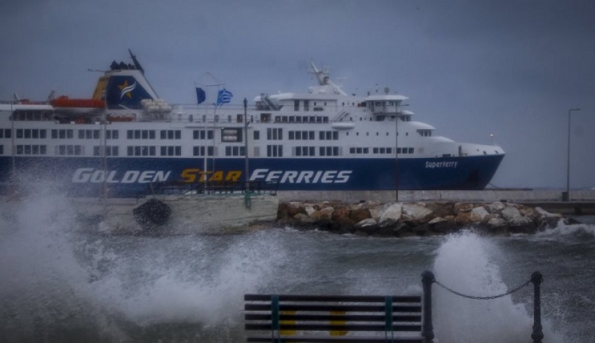 Καιρός: Επιμένουν οι ισχυροί άνεμοι - Χωρίς προβλήματα τα δρομολόγια των πλοίων
