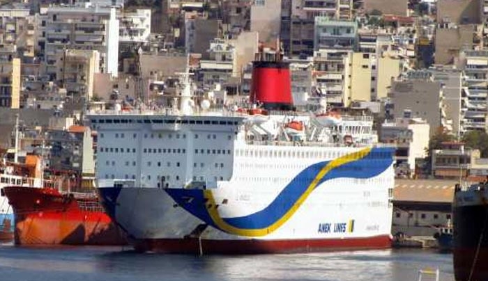 Πειραιάς: Πάνω από 3.500 πρόσφυγες έφτασαν στο λιμάνι από τη Μυτιλήνη