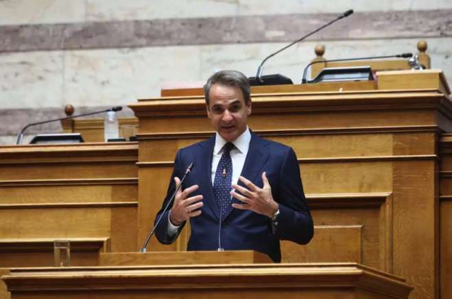 Οι σκέψεις Μητσοτάκη να «κόψει» τη μουρμούρα σε γαλάζιους βουλευτές που έμειναν απέξω στον ανασχηματισμό