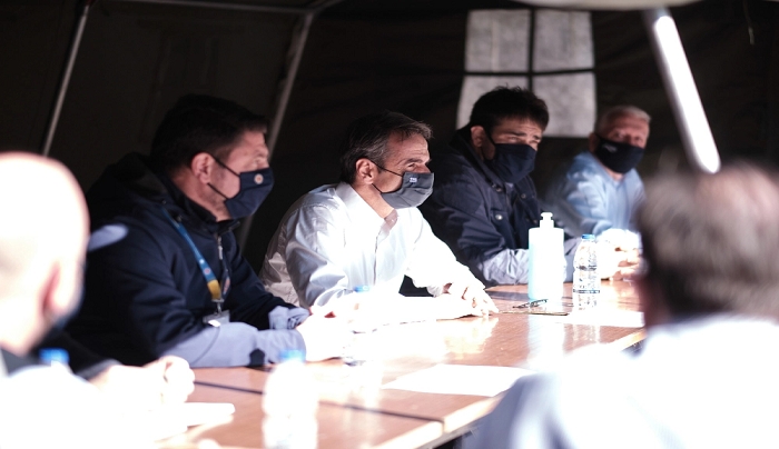 Μητσοτάκης από τη Σάμο: Όλη η Ελλάδα θρηνεί – Το συντομότερο δυνατόν οι αποζημιώσεις