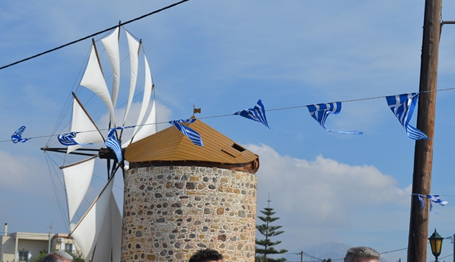 Η παρέλαση, η κατάθεση &amp; οι χοροί στην Αντιμάχεια