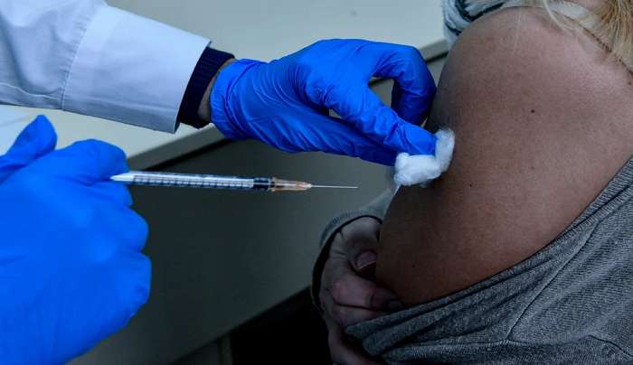 Παραδοχή ΕΟΦ: 2 θάνατοι και 1.633 παρενέργειες από εμβόλια κατά του κορονοϊού, 35 ακόμα θάνατοι υπό διερεύνηση