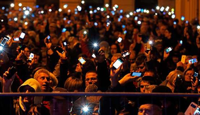 Ουγγαρία: Μέτωπο πολιτών ενάντια στο διαδικτυακό «χαράτσι»