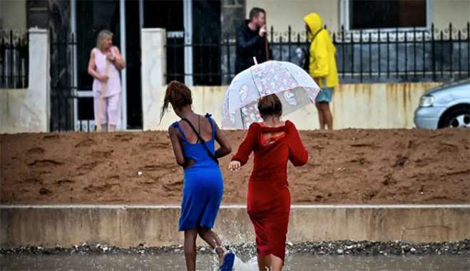 Καιρός σήμερα: Βροχές στα δυτικά και ενισχυμένοι άνεμοι έως 7 μποφόρ στο Αιγαίο – Στους 34 βαθμούς η θερμοκρασία