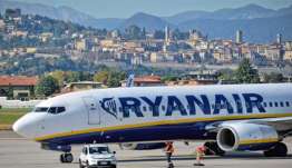 Τουρισμός | Ryanair: Μόνο μέσω εφαρμογής το check-in - καταργούνται τα γκισέ στα αεροδρόμια