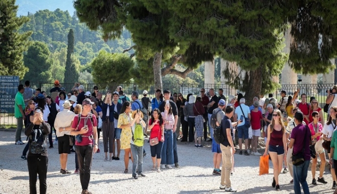 Τι επεξεργάζεται το υπουργείο για την επιμήκυνση της τουριστικής περιόδου