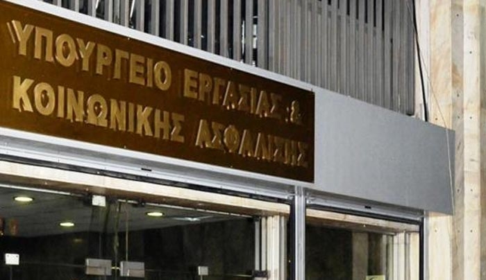 Απειλούσε να αυτοκτονήσει με πριόνι έξω από το υπουργείο Εργασίας