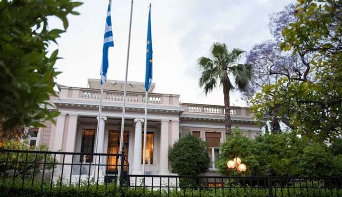 Νέα μέτρα στήριξης: Τι εξετάζεται για fuel pass, power pass και market pass