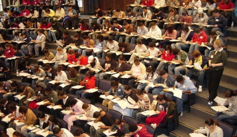 «Ψαλίδι» στο φοιτητικό επίδομα ζητούν οι Θεσμοί – Σε κλοιό πιέσεων ο Γαβρόγλου