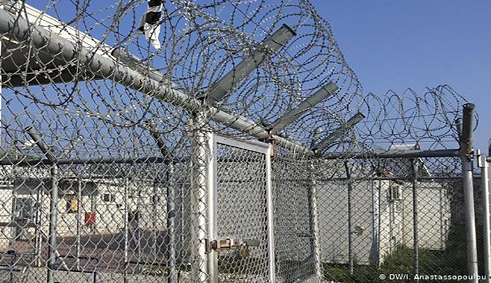 Προσφυγικό: Σκληραίνει τη στάση της η κυβέρνηση παρά την οργή των νησιωτών