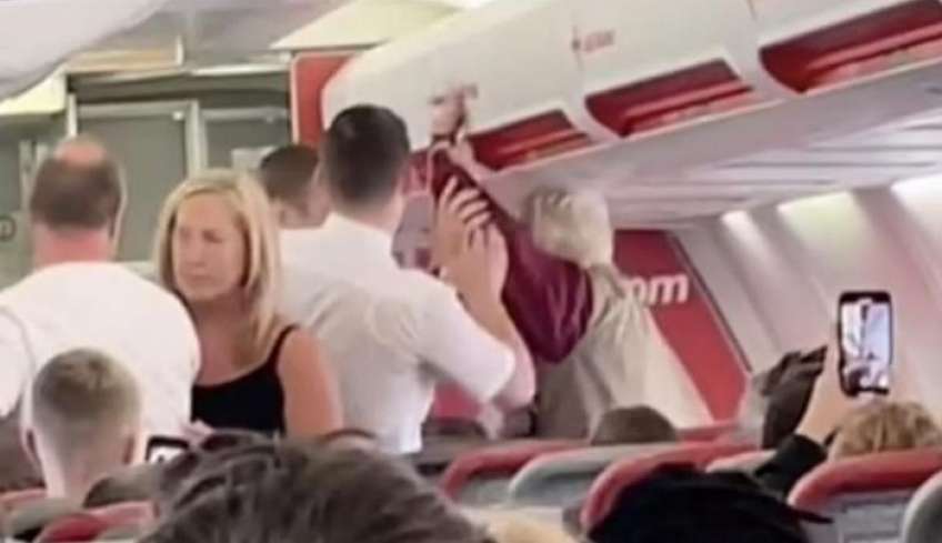 Πρωτοφανές επεισόδιο μέσα σε αεροπλάνο με ηλικιωμένη γυναίκα που έρχονταν στη Ρόδο