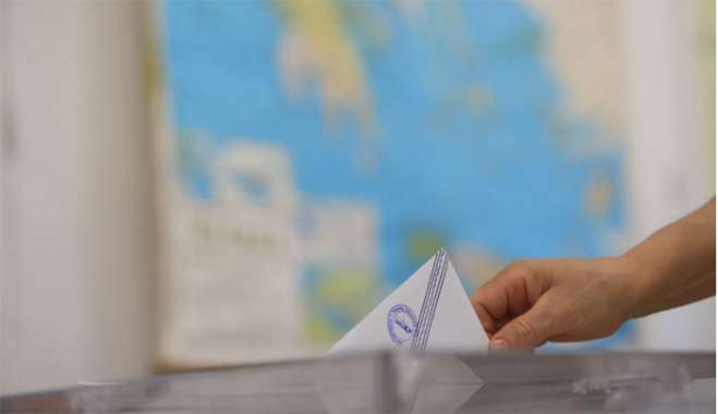 Δημοσκόπηση Interview: Πρωτιά για τη ΝΔ, ντέρμπι Τσίπρα - ΠΑΣΟΚ για τη δεύτερη θέση