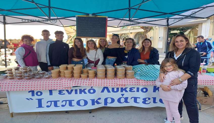 Ποικιλία γλυκών κι αλμυρών γεύσεων στο Street Food που διοργάνωσαν οι μαθητές του 1ου ΓΕΛ Κω στην πλατεία Κονίτσης