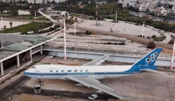 Το Boeing 747 του Αριστοτέλη Ωνάση πήρε την μόνιμη θέση του στην ιστορία του Ελληνικού - Δείτε το εντυπωσιακό βίντεο