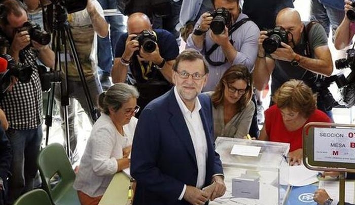 Εκλογές στην Ισπανία: Πρωτιά χωρίς αυτοδυναμία για τον Ραχόι