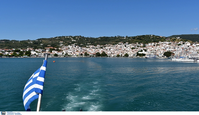 Το σχέδιο για να αποφευχθούν lockdown στα νησιά εν μέσω τουριστικής περιόδου