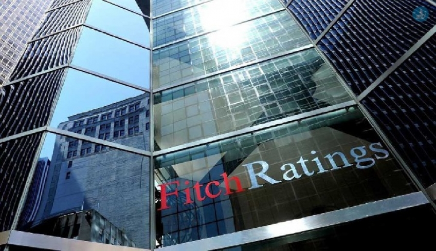 Fitch: Κίνδυνος νέων capital controls λόγω «κόκκινων» δανείων και δικαστικών αποφάσεων