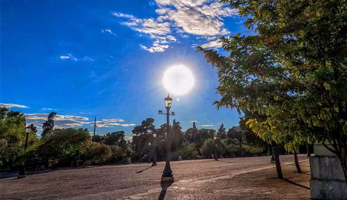 Καιρός σήμερα: Στους 28 βαθμούς Κελσίου η θερμοκρασία – Βροχές στη νότια Πελοπόννησο